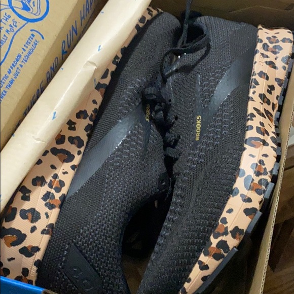 brooks revel 4 leopard